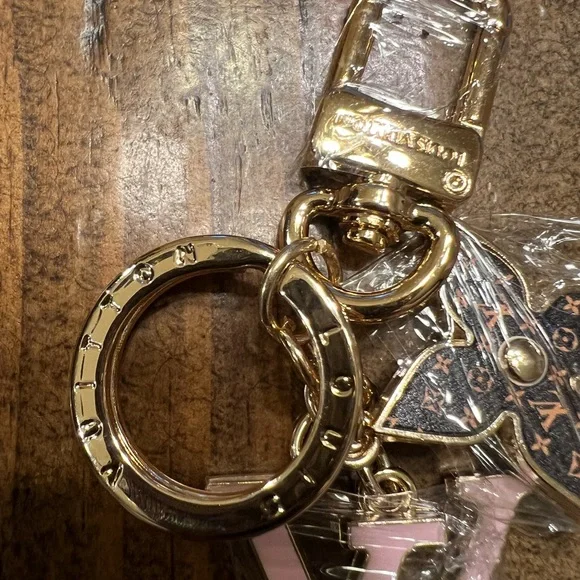 Louis Vuitton Pink and Gold Monogram Key Holder - Picture 2 of 5